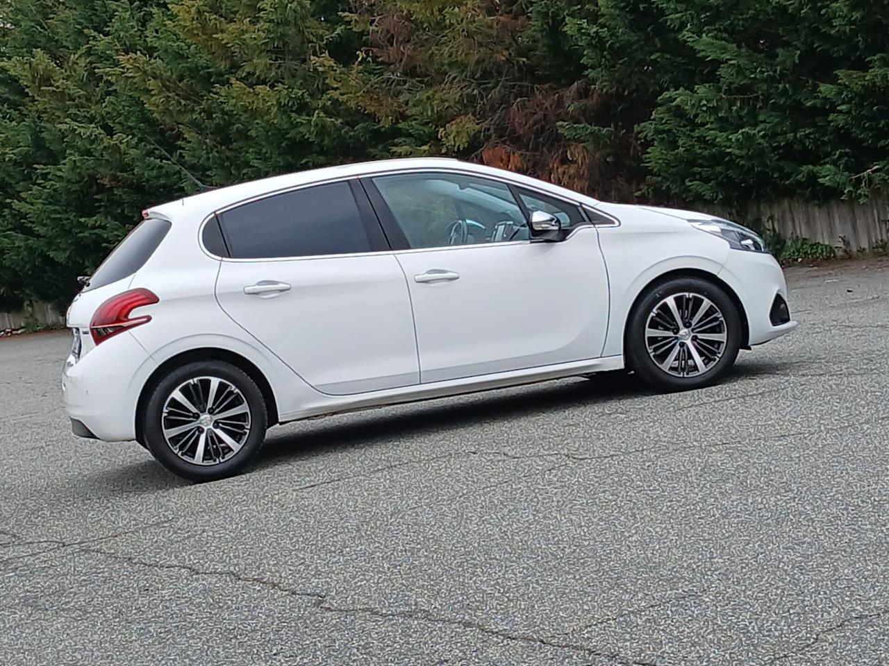 Peugeot 208 KM 81 000 EURO 6B PARI AL NUOVO