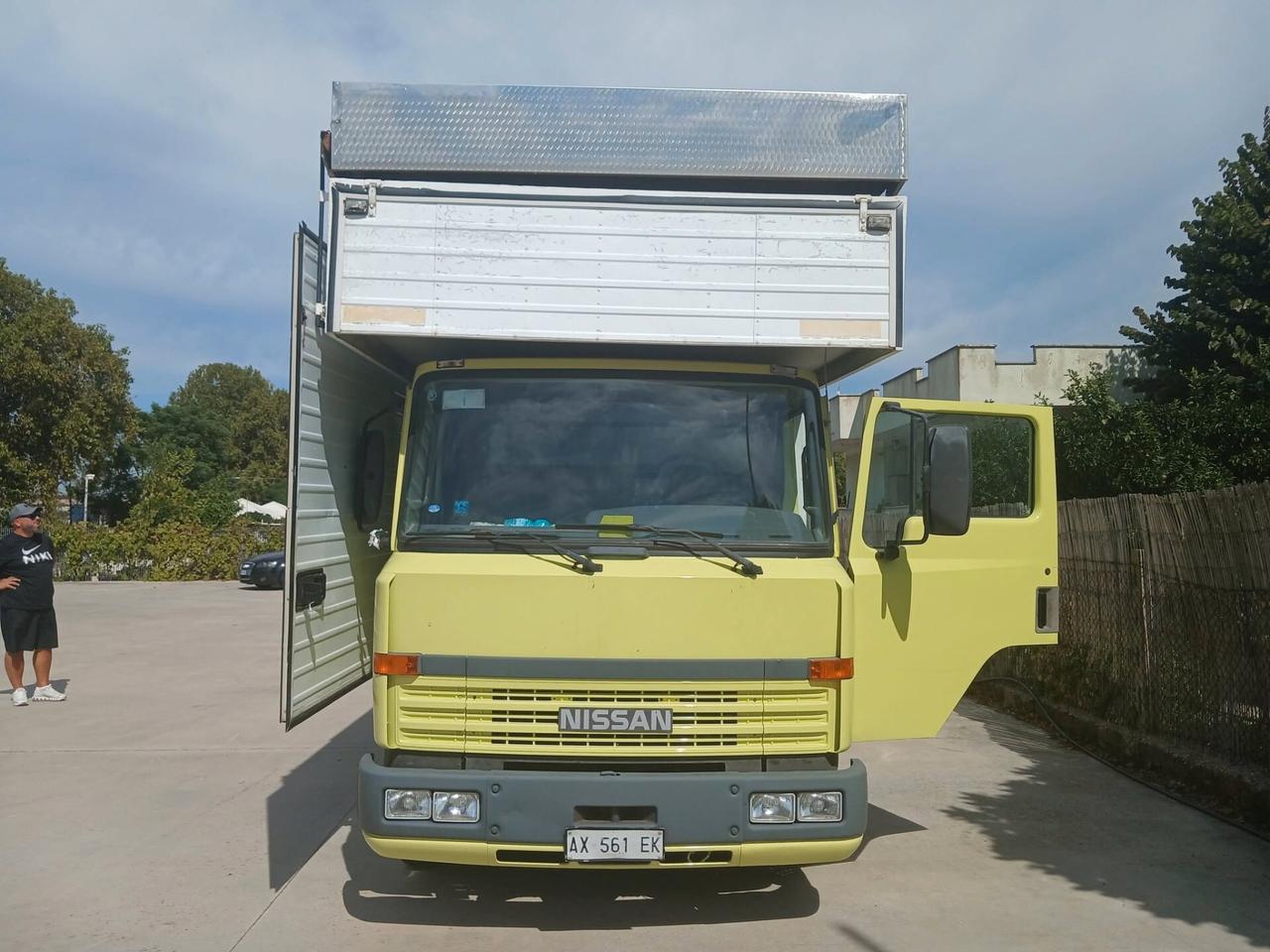 Nissan L-35 L-35.095 4.0 diesel PC-RG Cabinato MISTER PANINO CON LICENZA