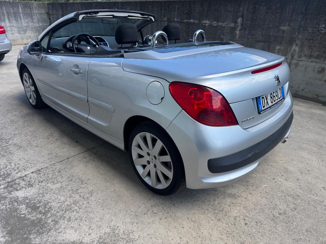 Peugeot 207 1.6 HDi 110CV CC Féline