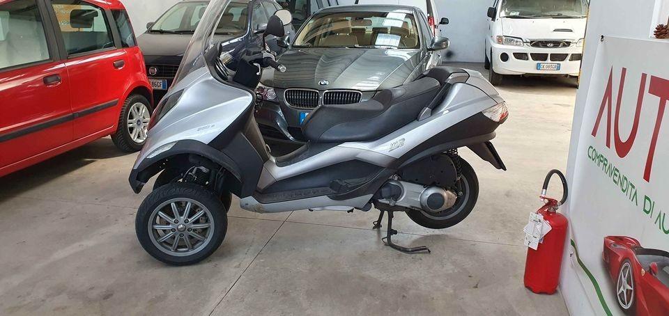 Piaggio MP3 250