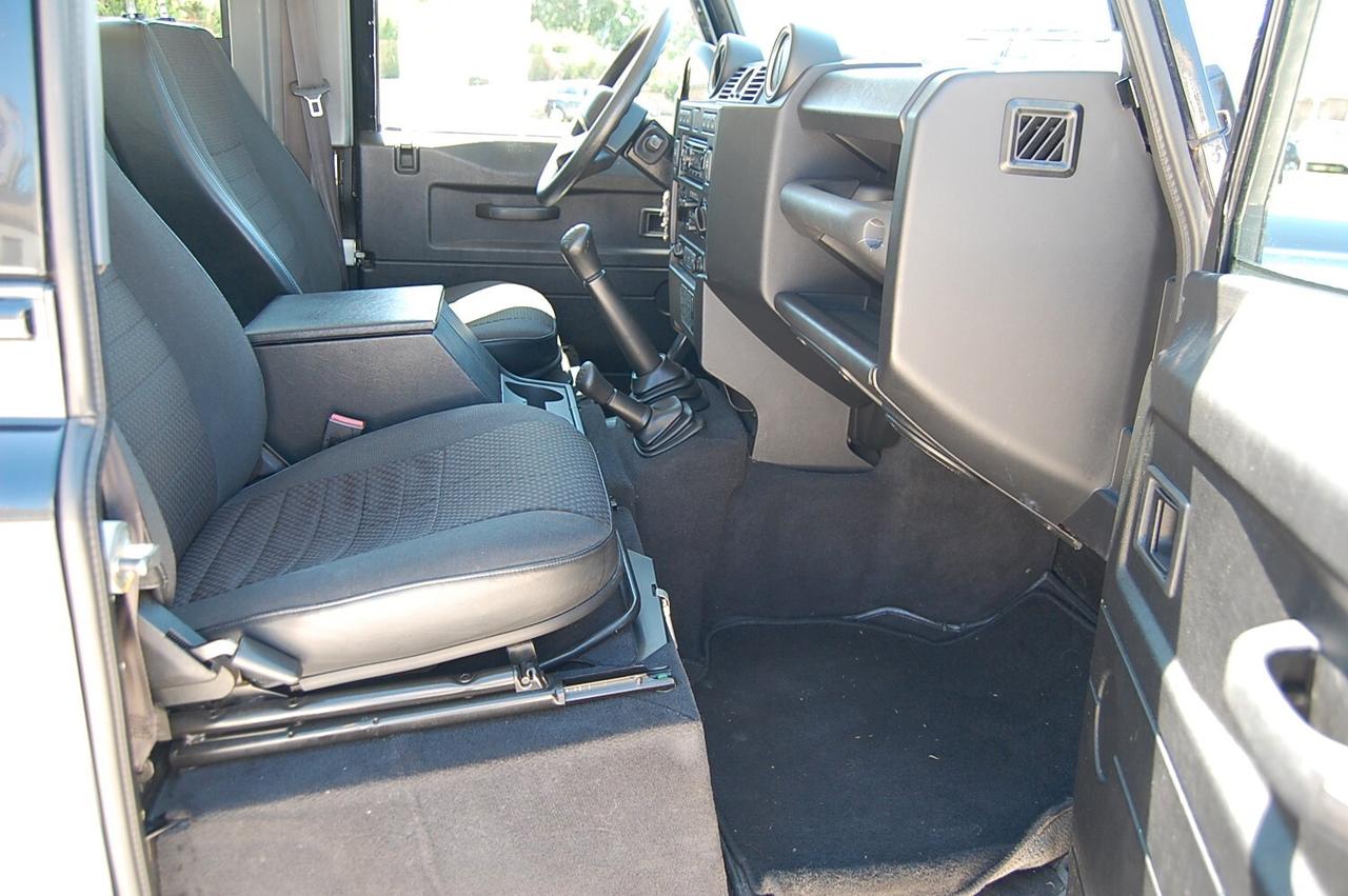 Land Rover Defender 90 2.4 TD4 Station Wagon SE