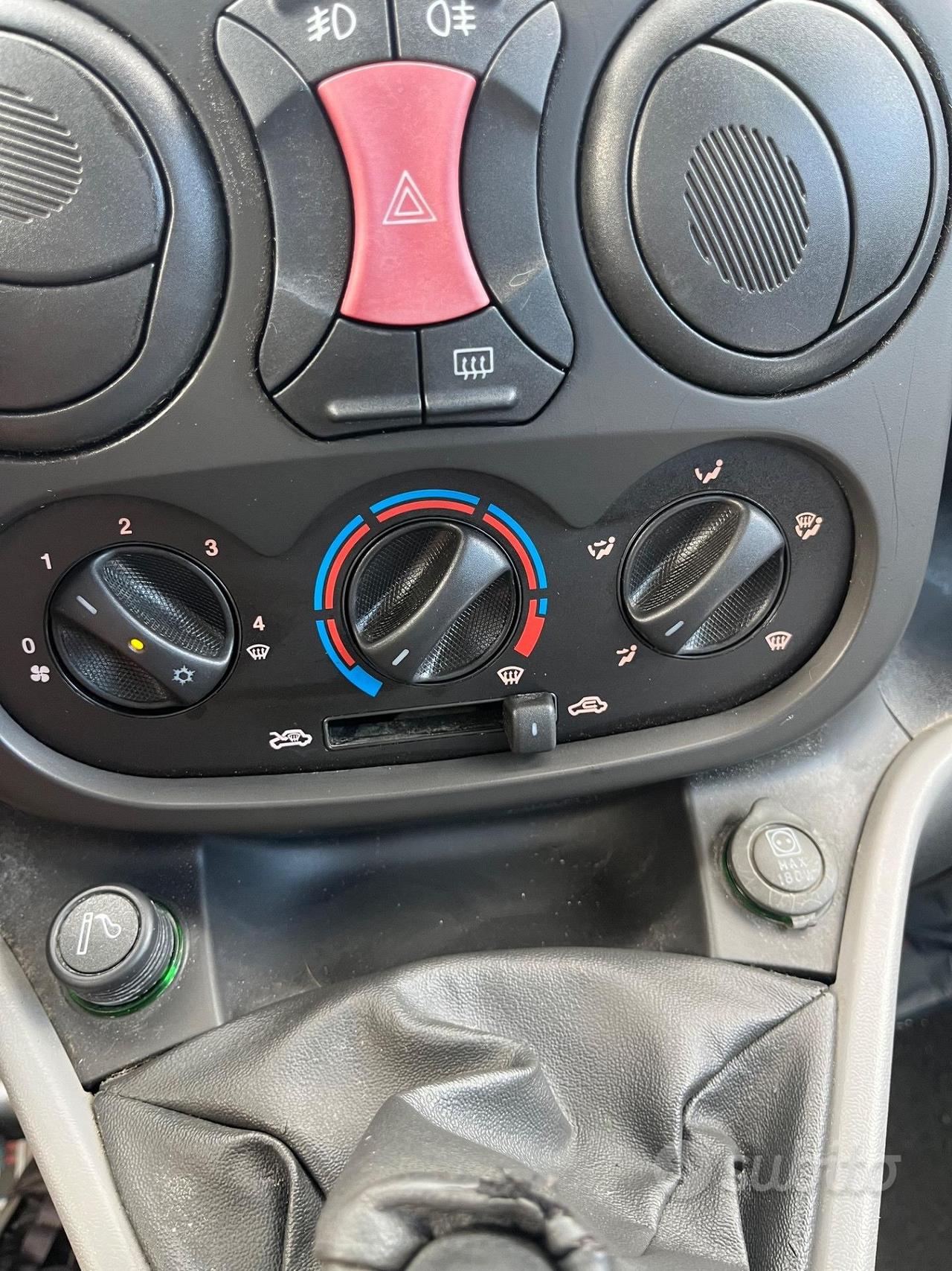 Fiat Doblo 1.3 MTJ 85CV EURO4 POCHI KM 1PROPR NUOV