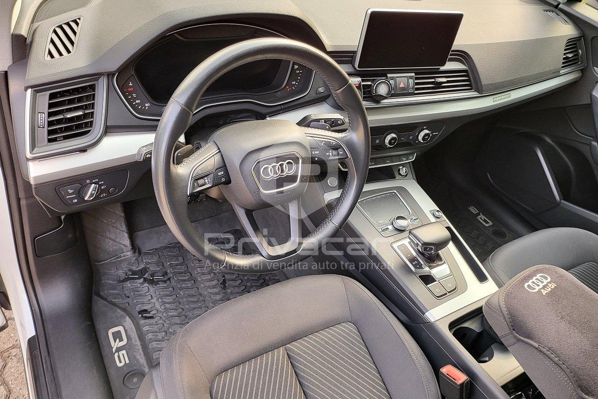 AUDI Q5 35 TDI quattro S tronic Business