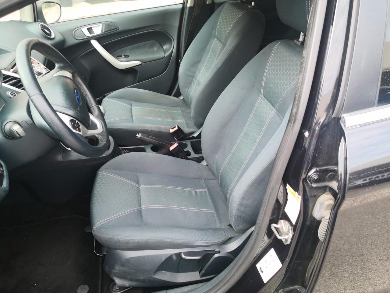 Ford Fiesta 1.4 TDCi 70CV 5 porte Titanium