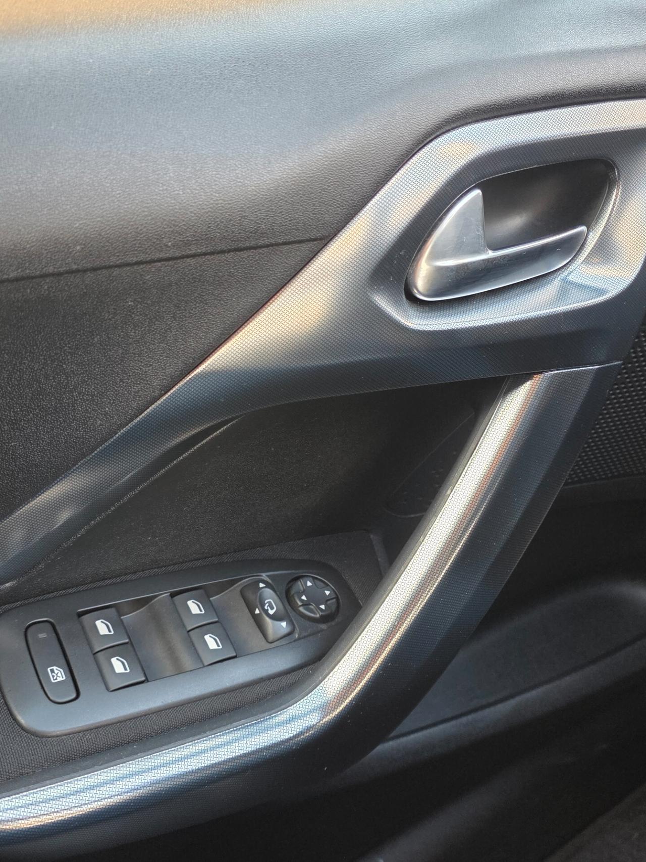 Peugeot 2008 BlueHDi 100 Allure