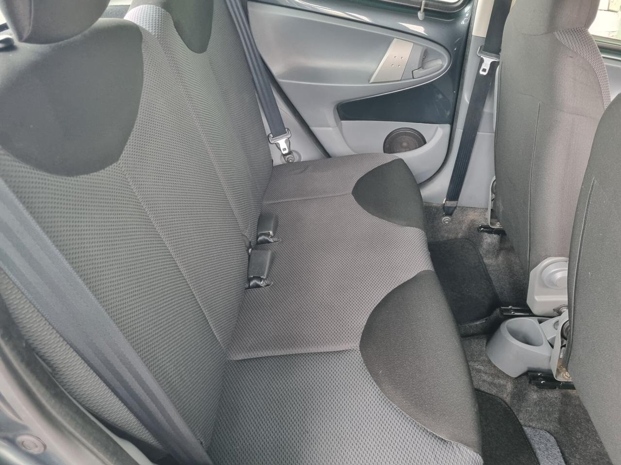 Toyota Aygo 1.0 12V VVT-i 5 porte Sol