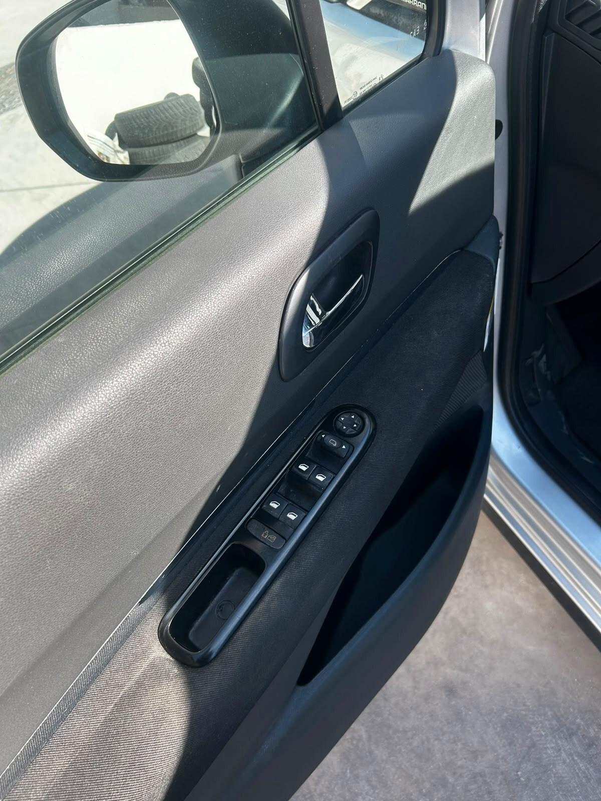 Peugeot 3008 1.6 HDi 110CV