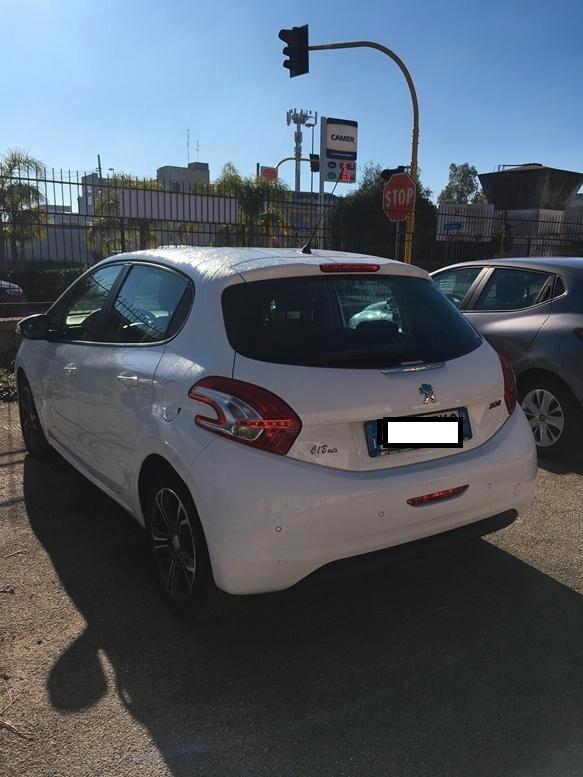 Peugeot 208 1.4 HDi 68 CV 5 porte Allure