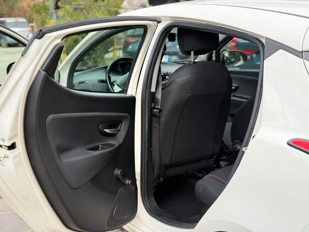 Lancia Ypsilon 1.3 MJT 16V 95 CV 5 porte S&S Elefantino
