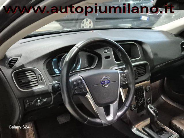 VOLVO V40 Cross Country T4 AWD Geartronic Summum