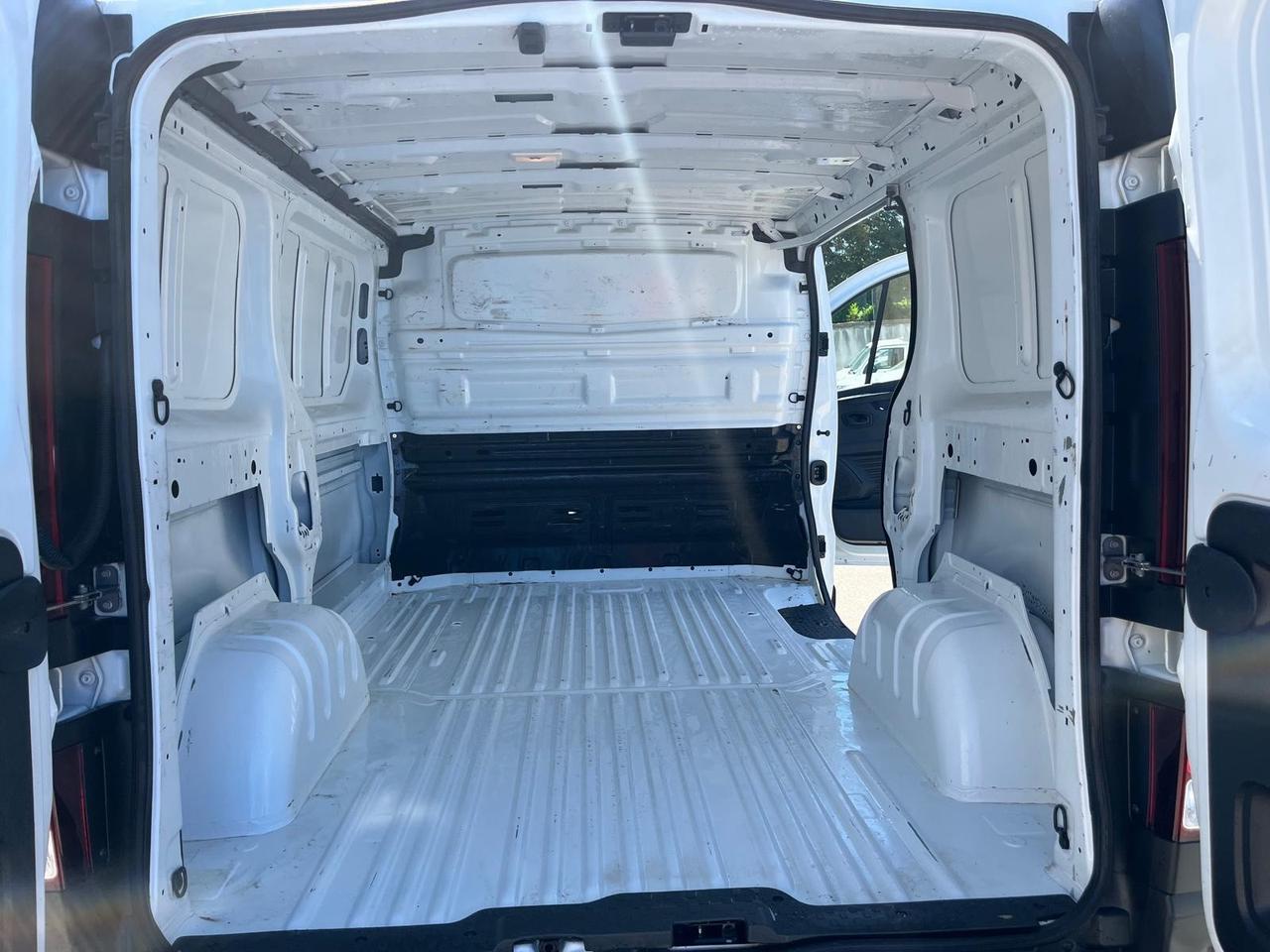 Renault trafic cargo-2.0 dci-2022
