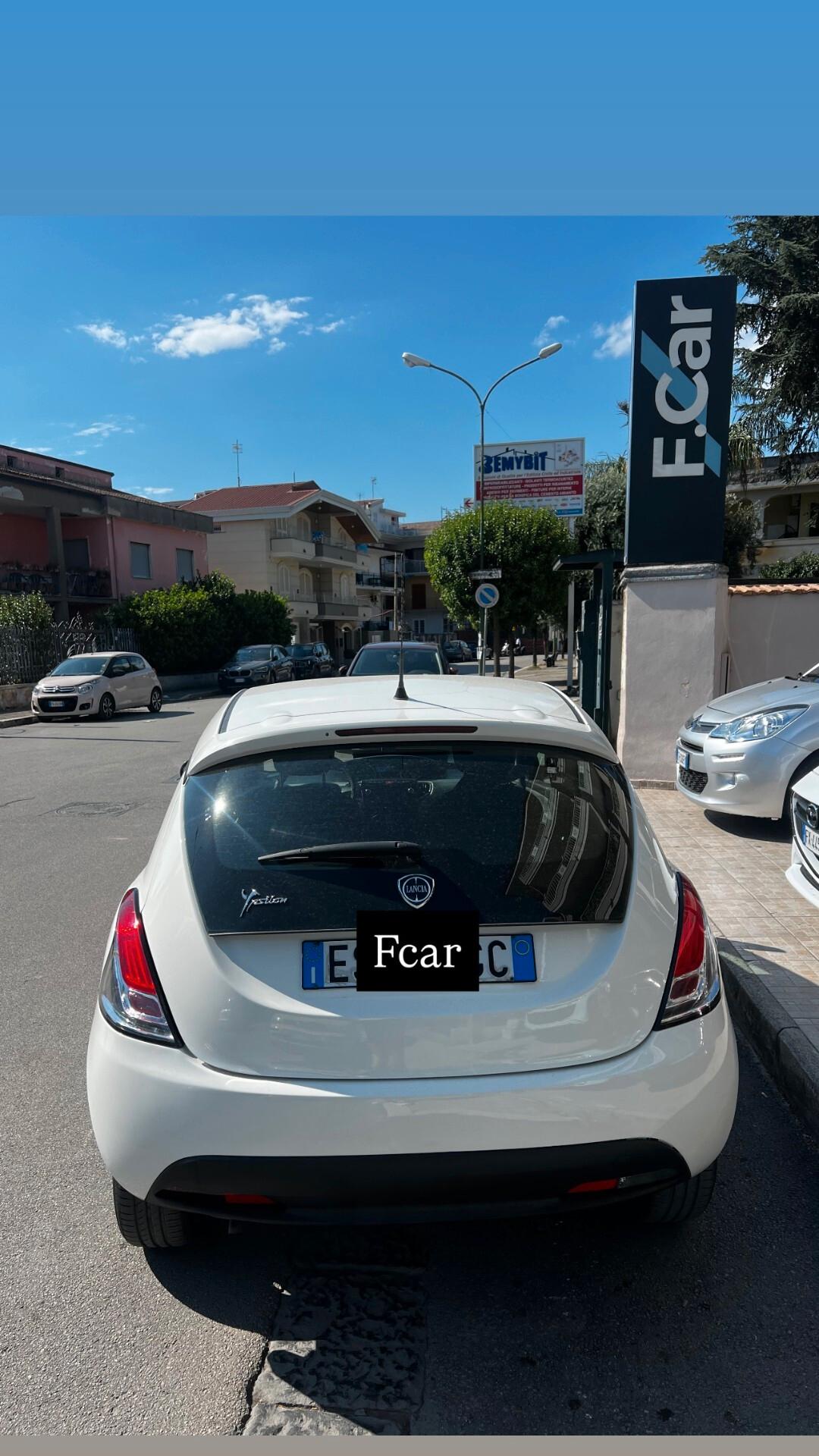 Lancia Ypsilon 1.2 69 CV 5 porte GPL Ecochic Silver neopatentati