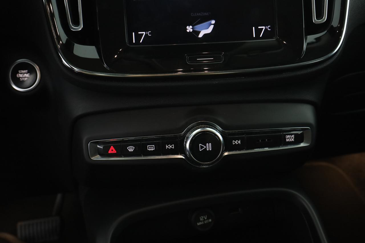 VOLVO XC40 (2017--->) XC40 D3 Geartronic Business