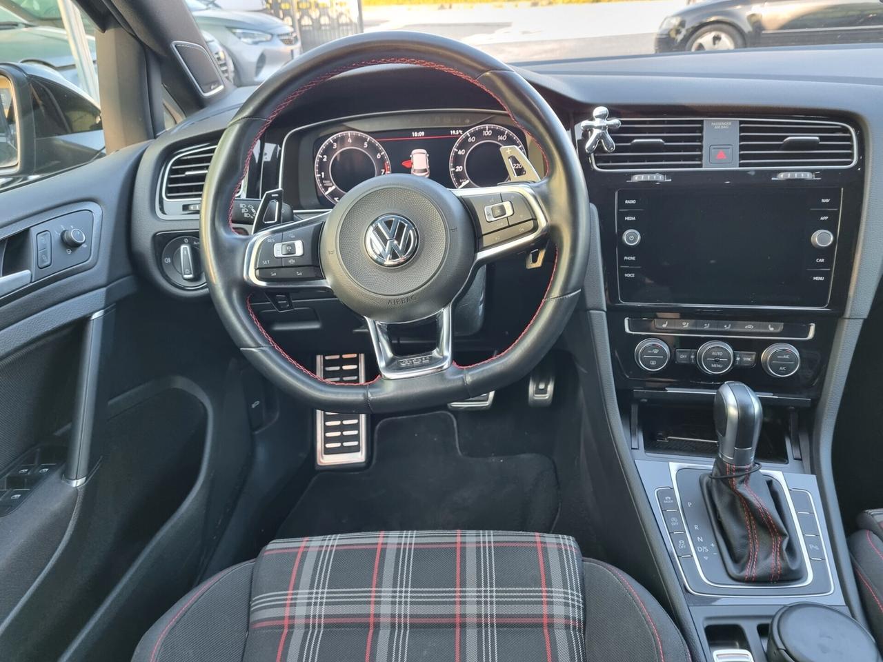 Volkswagen Golf GTI 2.0 245 CV TSI 5p.