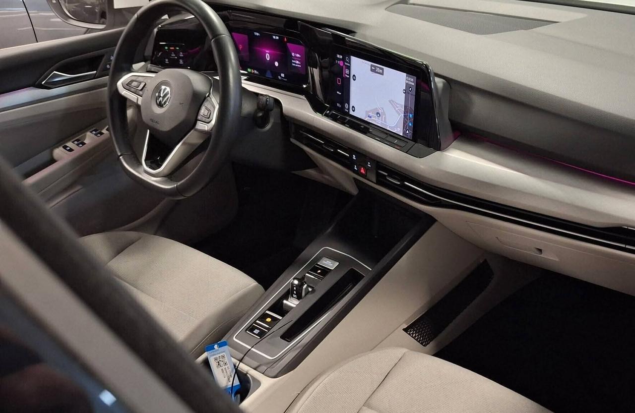 Volkswagen Golf 1.5 eTSI DSG virtual cockpit