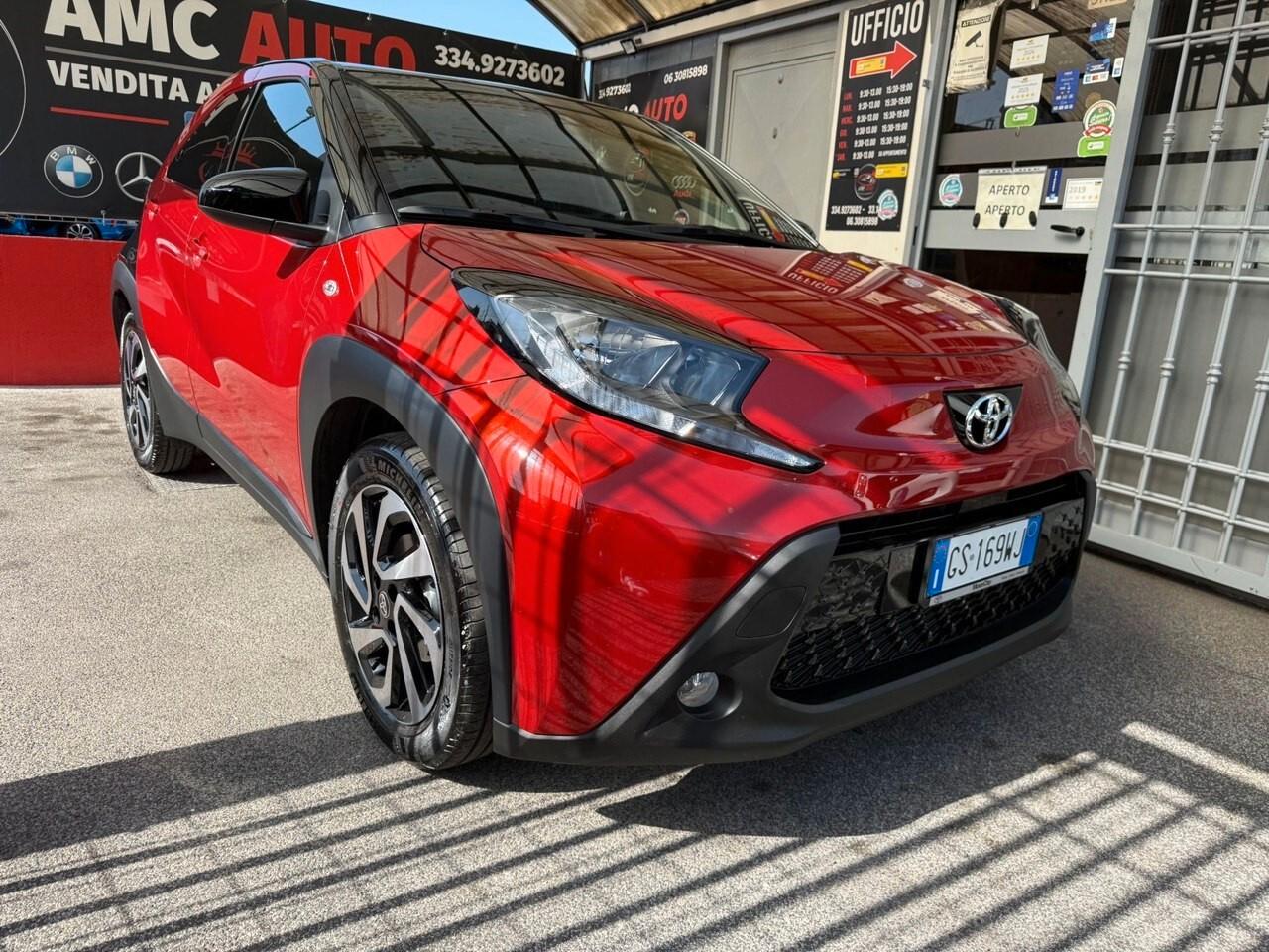 Toyota Aygo X 1.0 VVT-i 72 CV 5 porte Lounge - AUTOMATICA . SOLO 800 KM