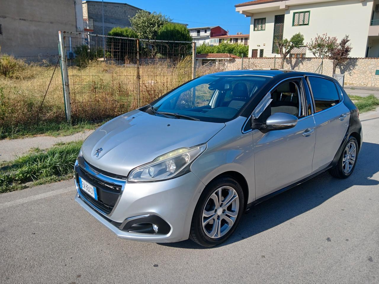 Peugeot 208 1.4 HDi 68 CV 5 porte Allure