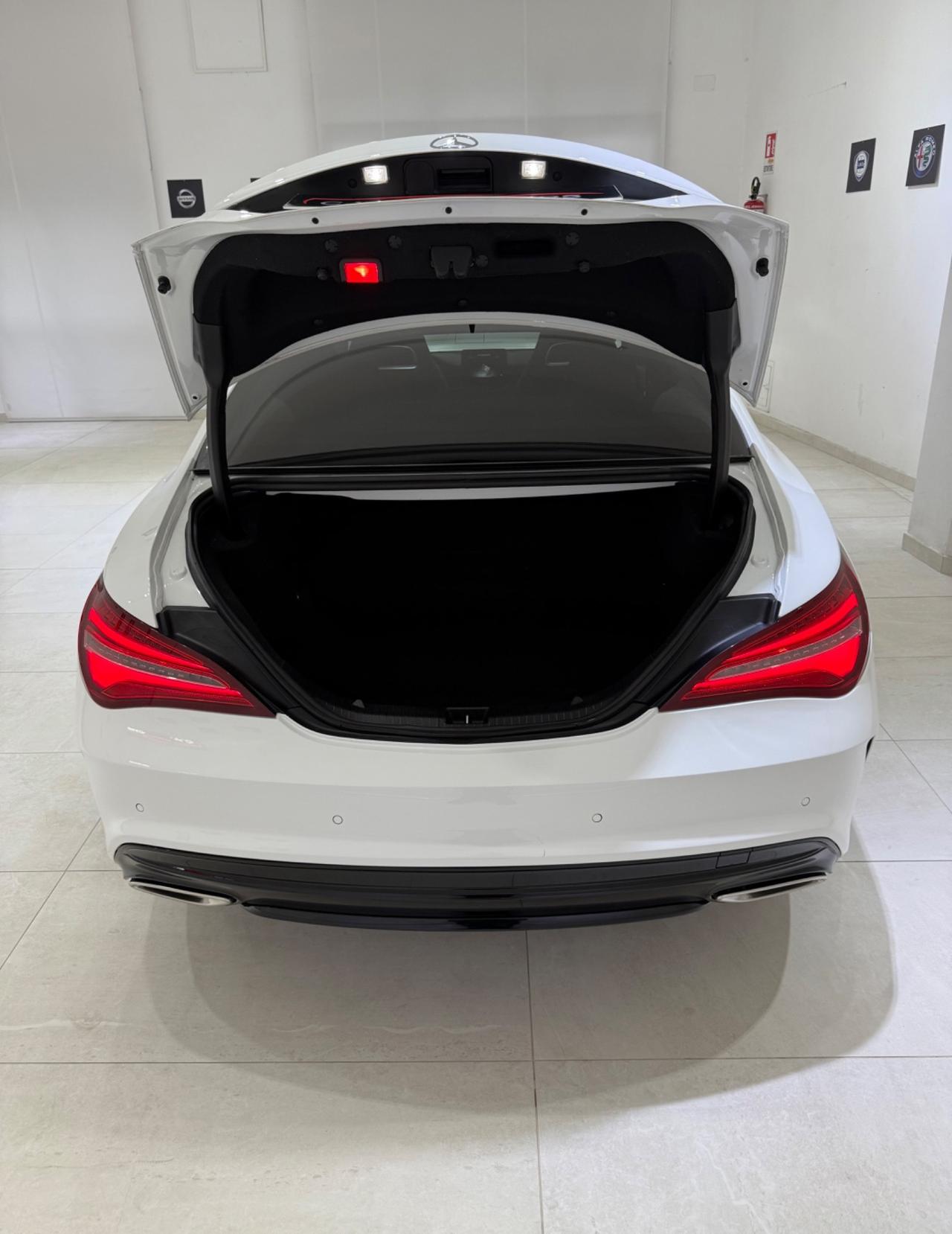 CLA 220 D AUTOMATIC PREMIUM TOTAL BLACK