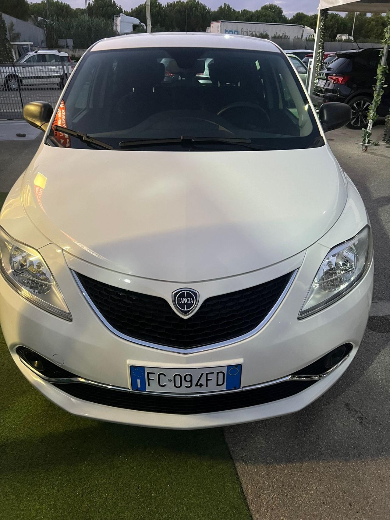 Lancia Ypsilon 1.2 69 CV garanzia GPL Ecochic Gold