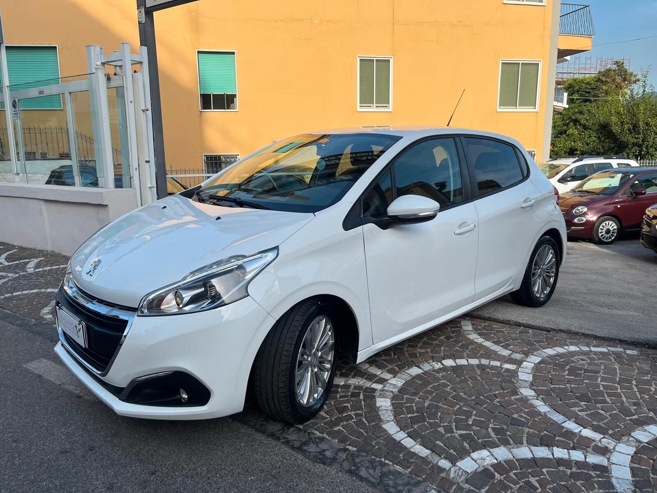 Peugeot 208 BlueHDi 75 5 porte Allure
