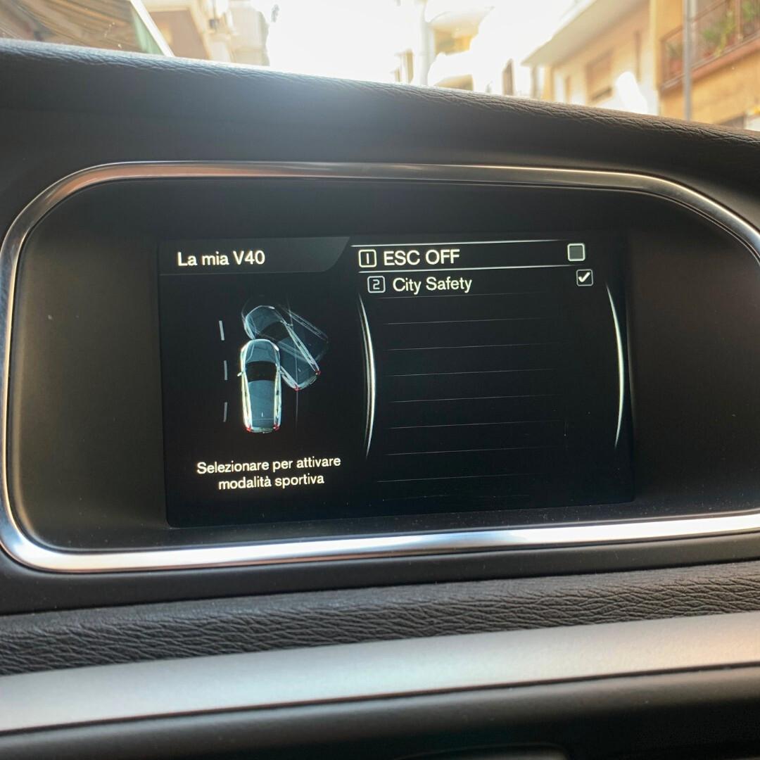 Volvo V40 D2 Geartronic R-design Momentum