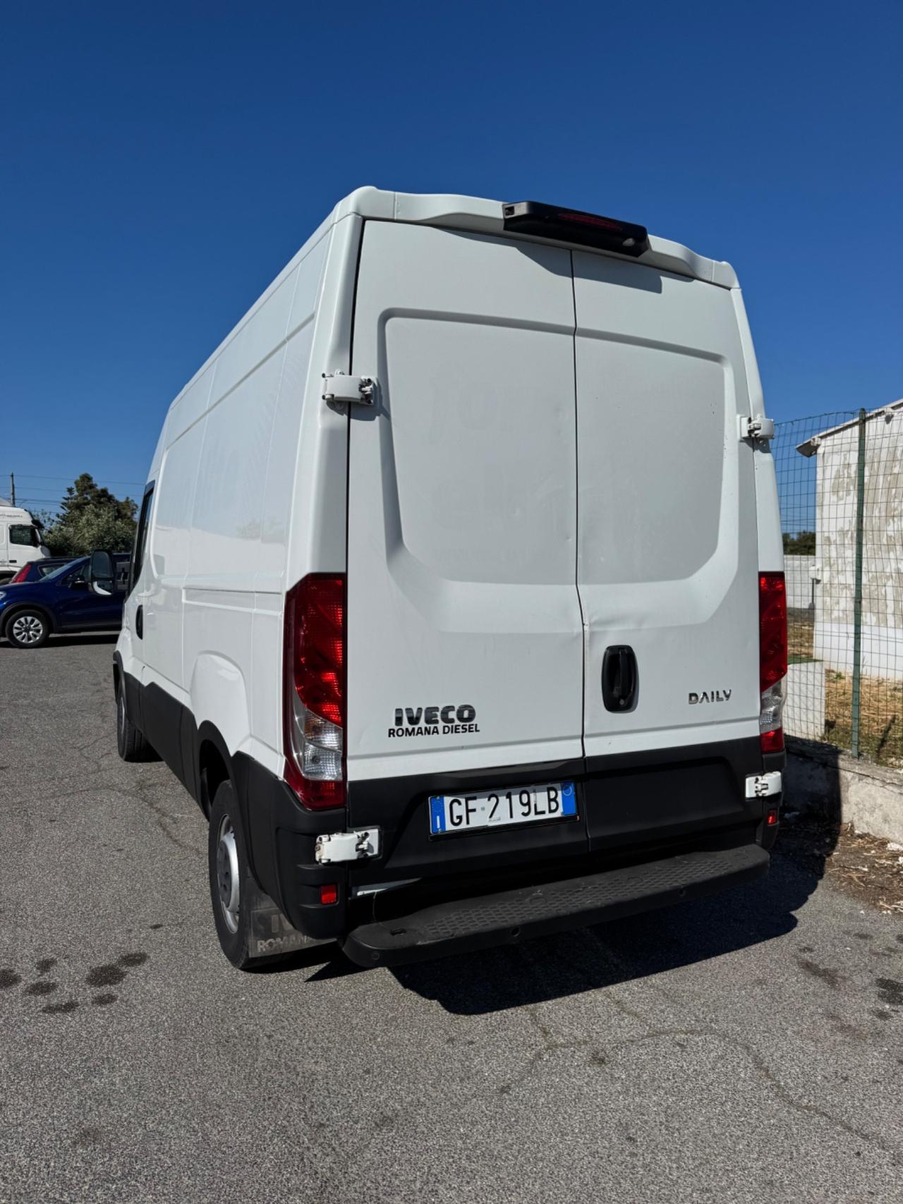 Iveco Daily 33S12 2.3 HPT PM Cabinato