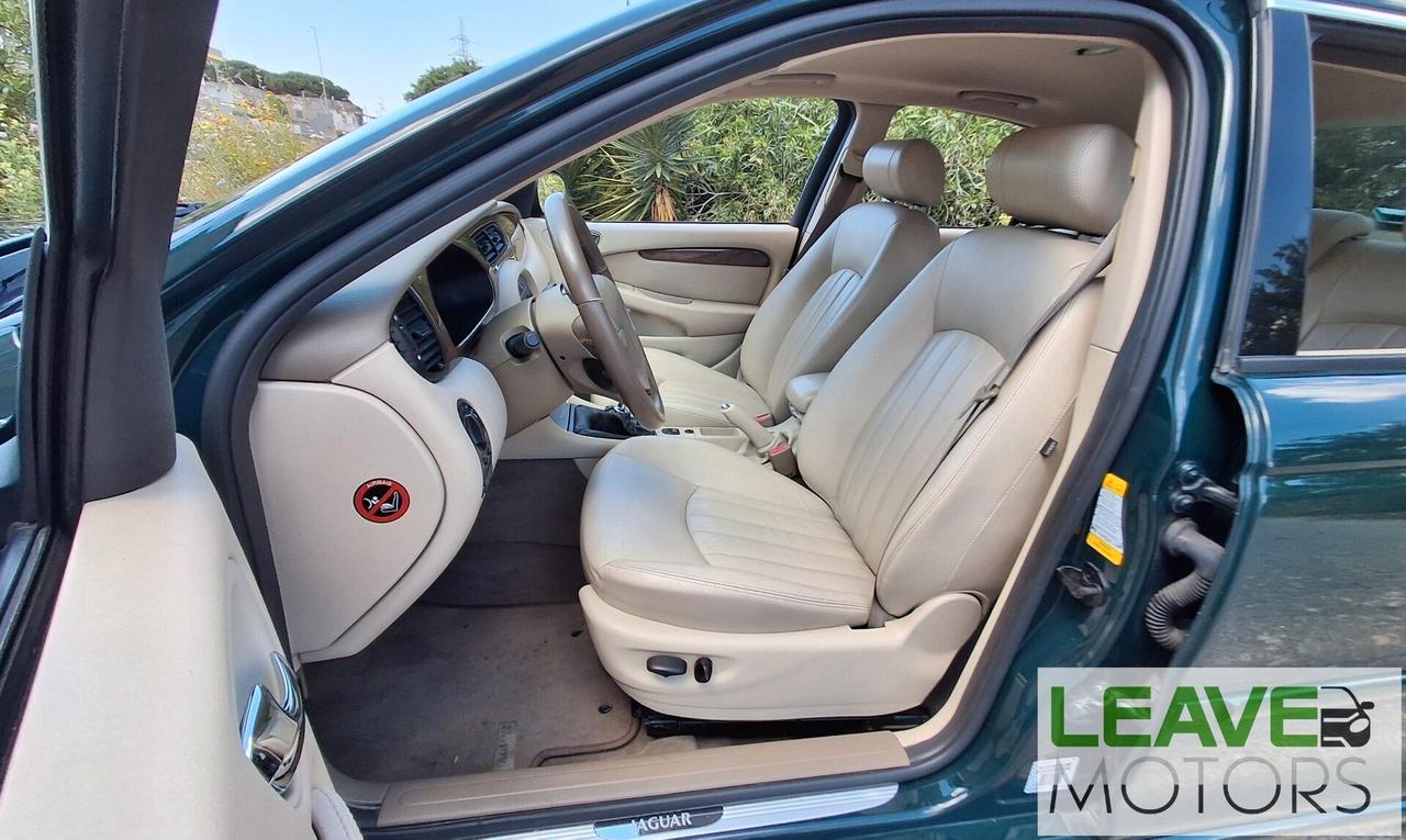 Jaguar X-Type 2 litri V6 Executive (M1540)