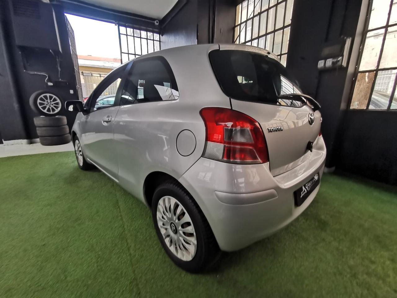 Toyota Yaris 1.3 3p Sol NEOPATENTATI GARANZIA 12 MESI