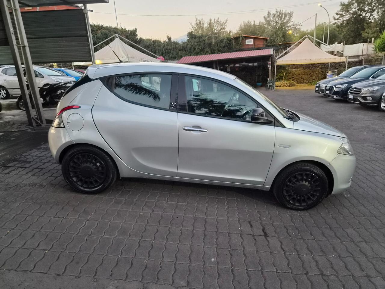 Lancia Ypsilon 1.2 69 CV 5 porte Platinum