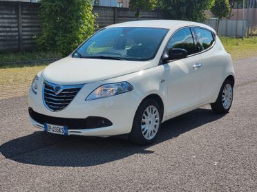 Lancia Ypsilon 1.2 69 CV 5 porte NEOPATENTATI