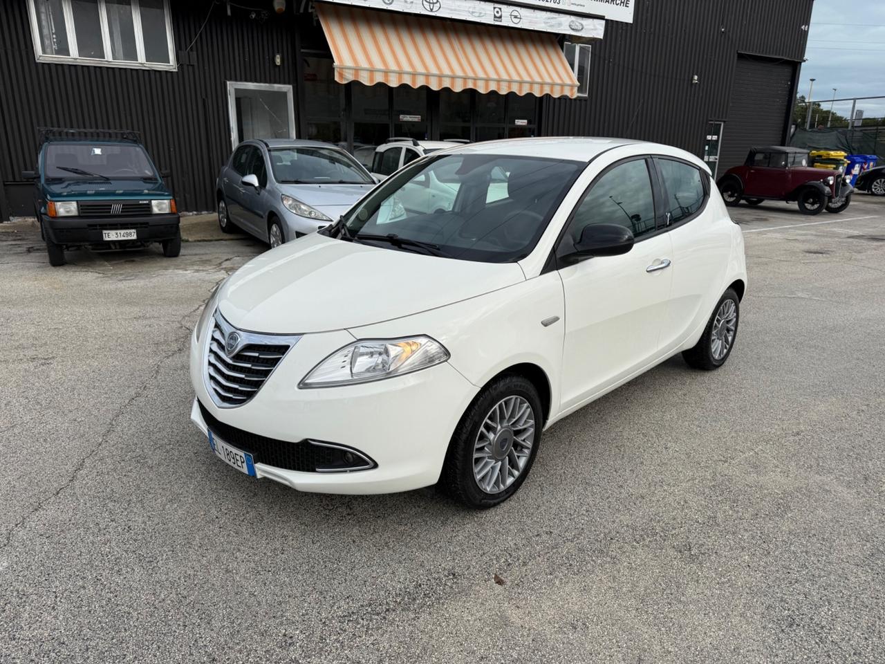 Lancia Ypsilon 1.3 MJT 75 CV Unyca