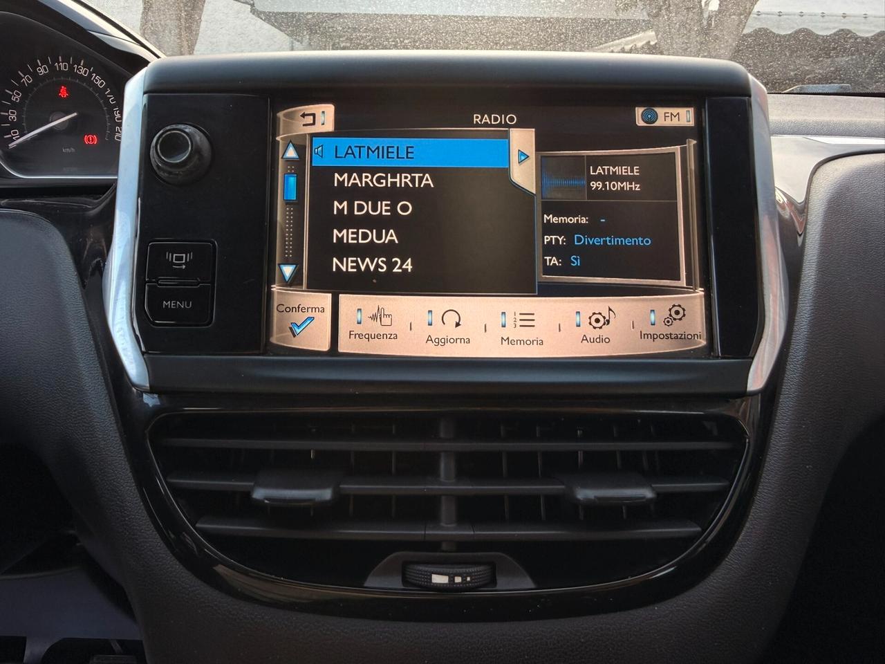 Peugeot 208 1.4 HDi 68CV Allure - 2013