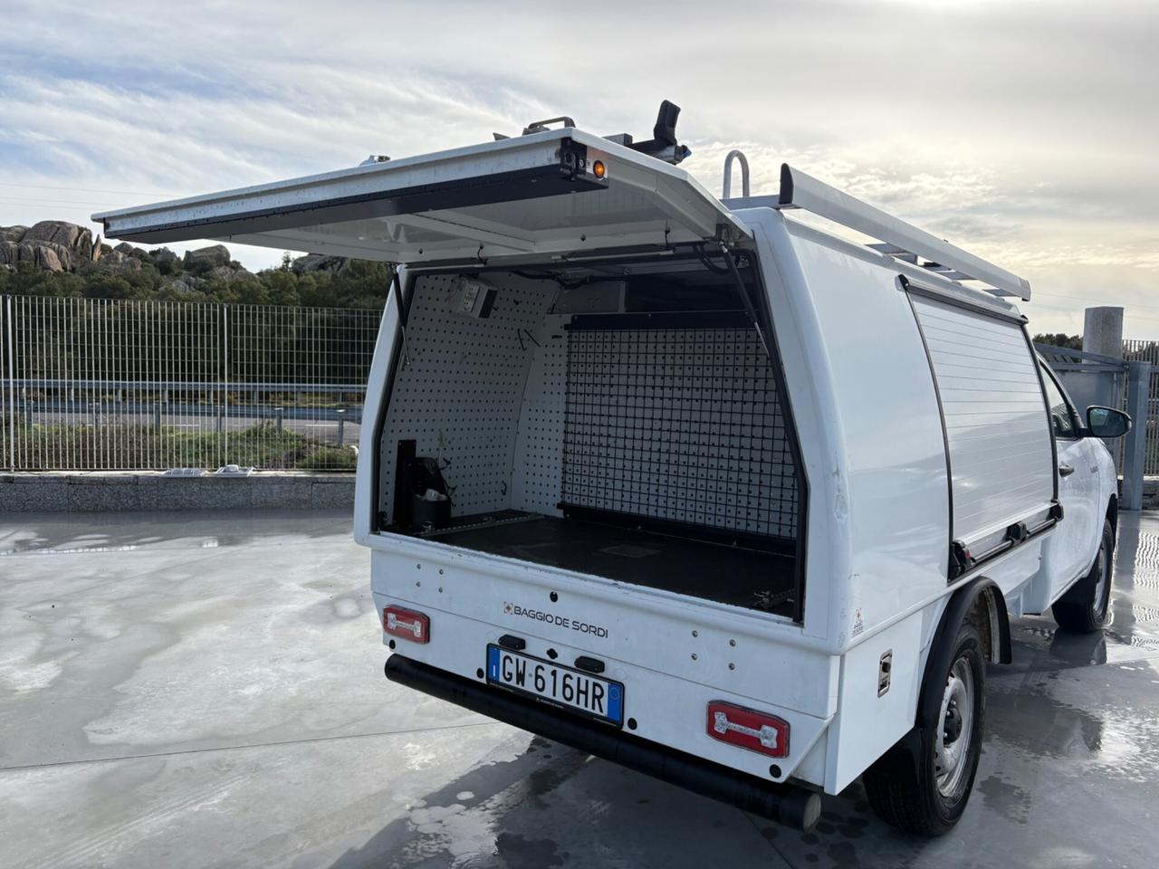 Toyota Hilux 2.4 D-4D A/T 4WD OFFICINA MOBILE, 2 Posti