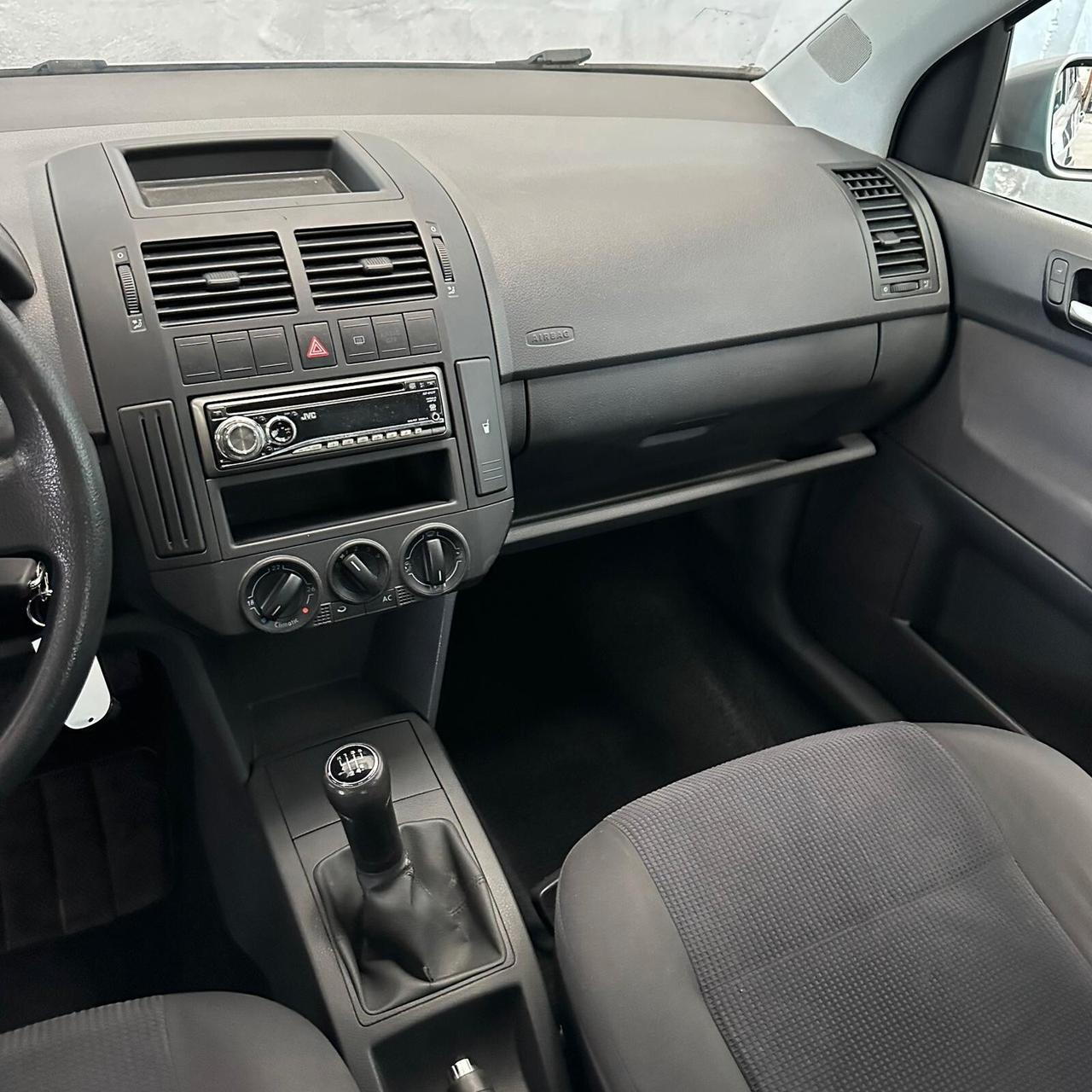 Volkswagen Polo 1.4/80CV 16V 5p. Sportline
