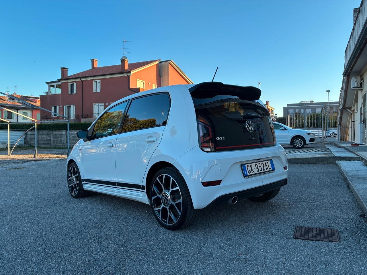 Volkswagen up! 1.0 TSI GTI BlueMotion Technology