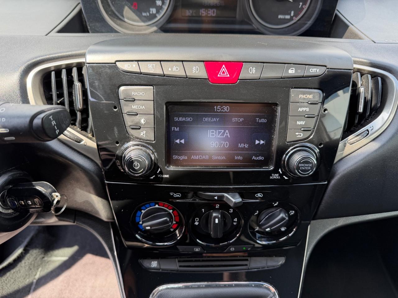 Lancia Ypsilon 1.2 69 CV 5 porte Gold Opening Edition