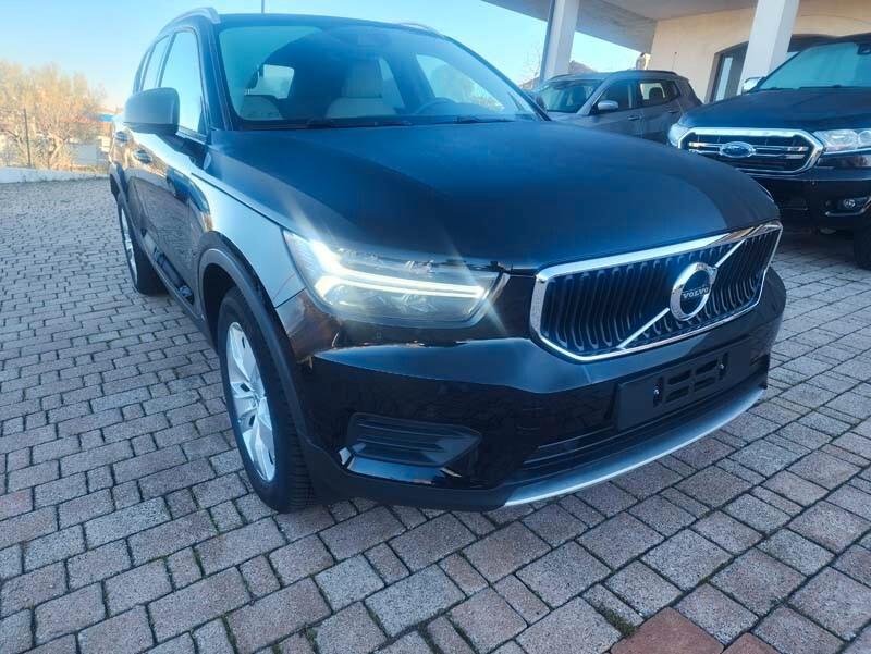 Volvo XC40 D3 Momentum 2.0 TDI 150 CV Automatica