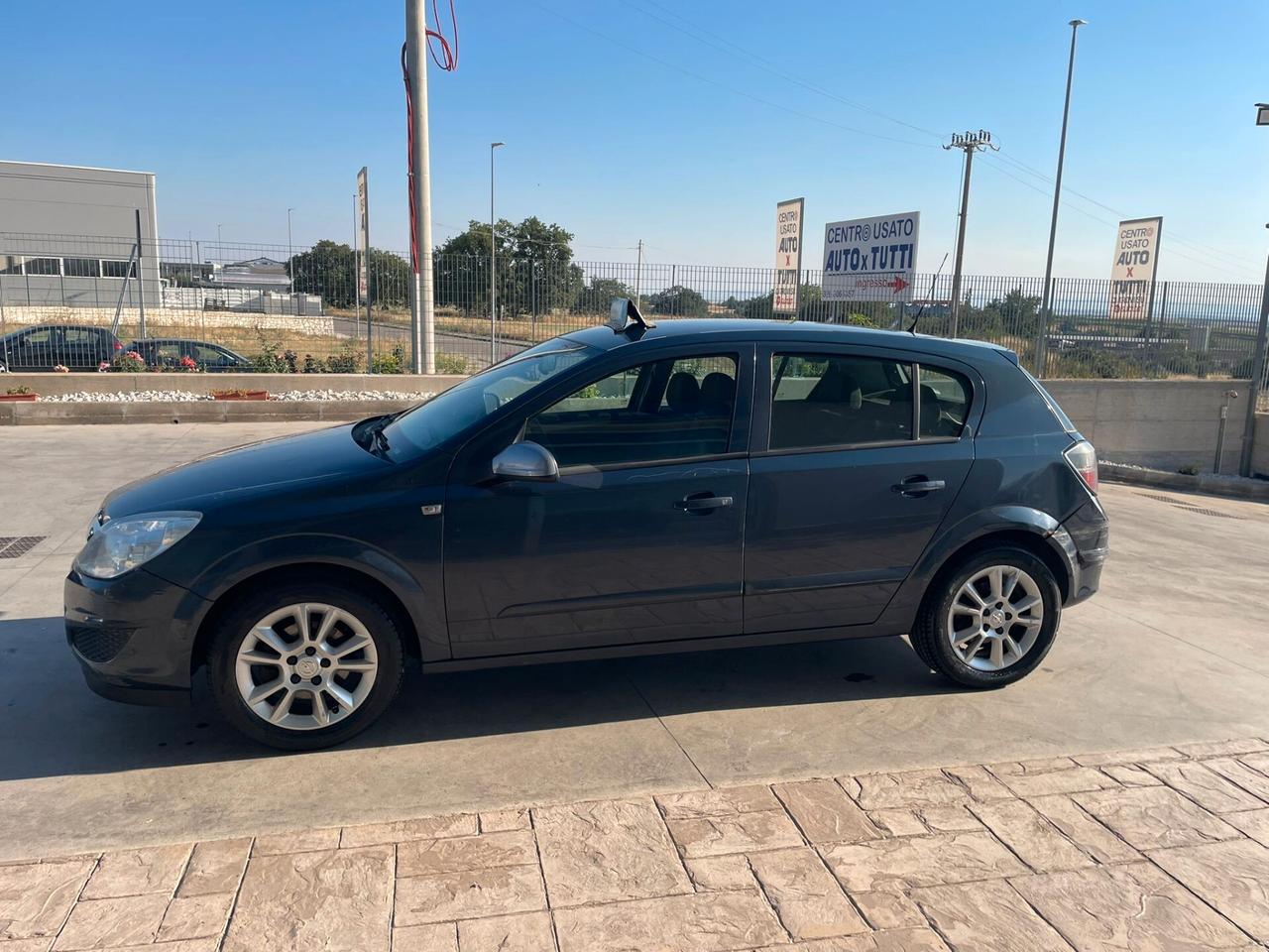Opel Astra 1.4 16V Twinport 5 porte Enjoy