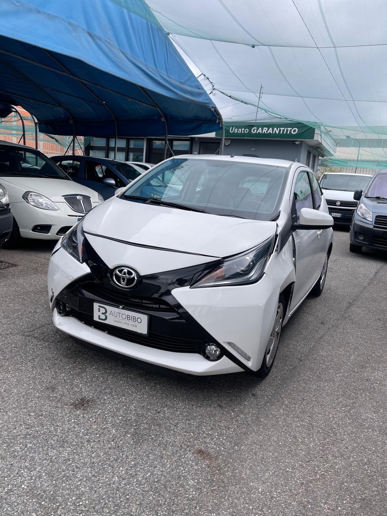 Toyota Aygo 1.0 VVT-i 69 CV 5 porte x-play