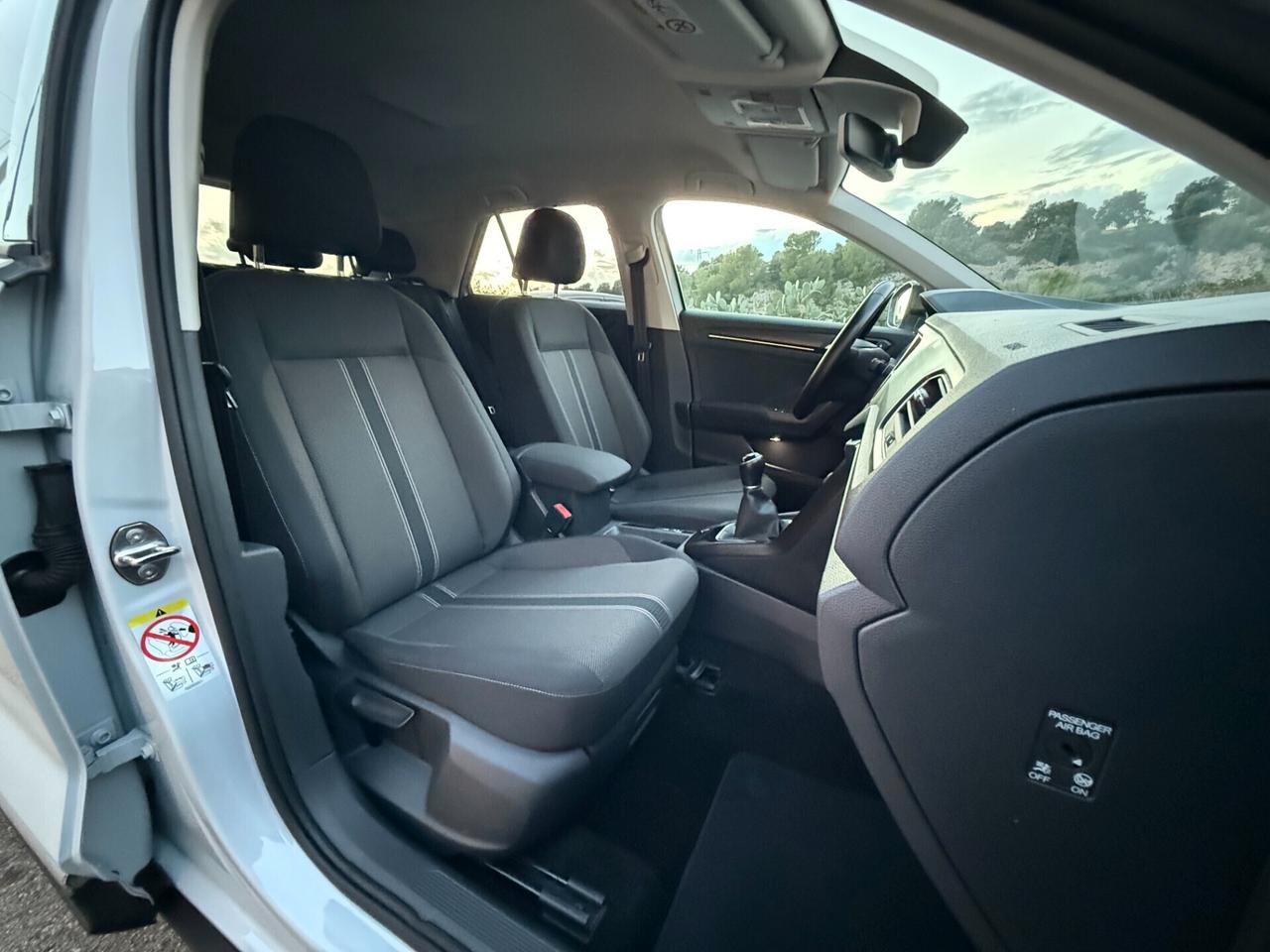 Volkswagen T-Roc/1.0 TSI 116 CV/CAR PLAY/CERCHI 17"/NEO