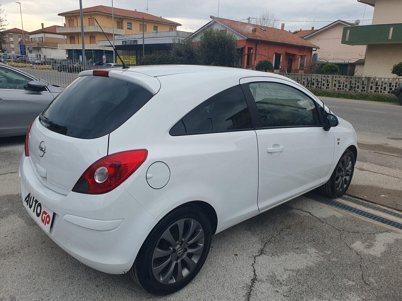 Opel Corsa 1.2 80CV 3 porte GPL Neopatent 2010