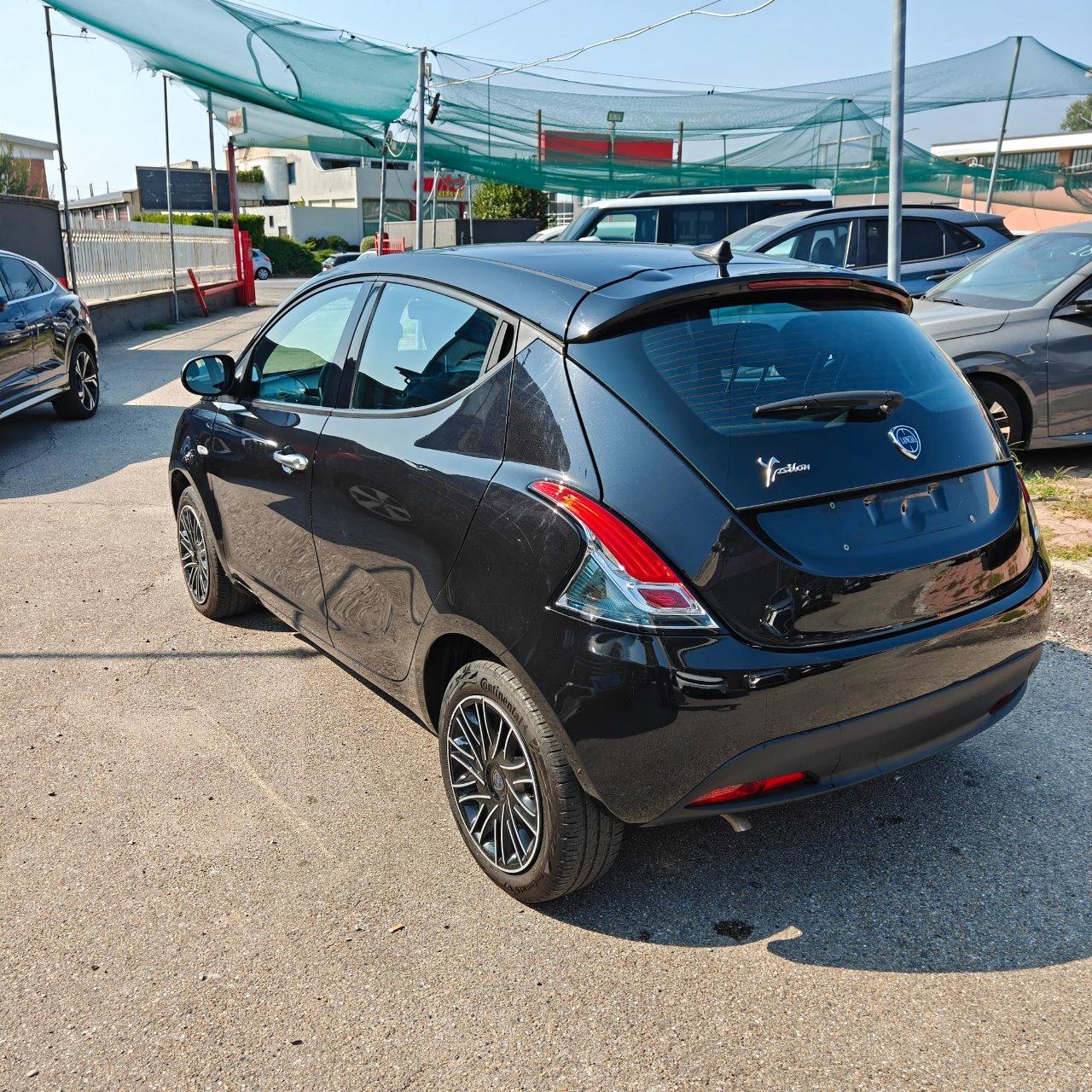LANCIA Y Ypsilon 1.0 firefly hybrid Silver s&s 70cv