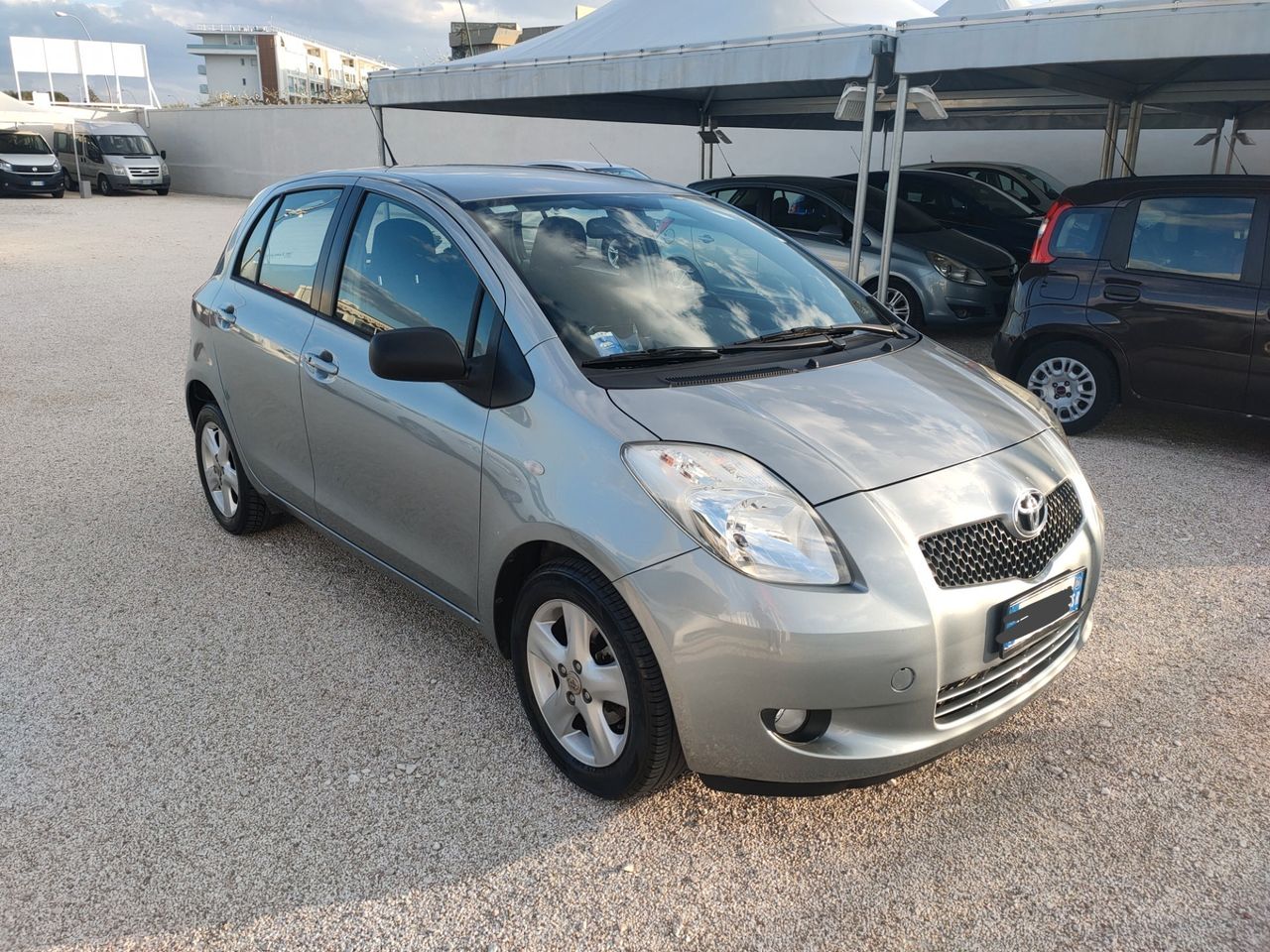 Toyota Yaris 1.0 5 porte Sol keyless neopatentati