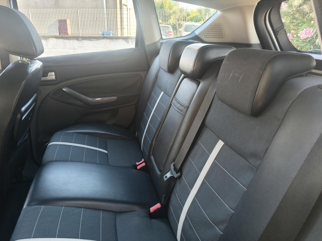 Ford Kuga 2.0 TDCi 4WD SOLO 128.000 KM
