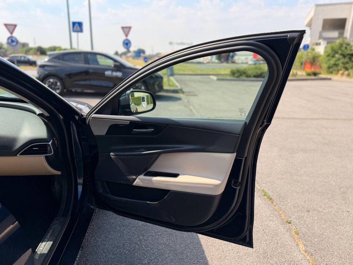 Jaguar XE Berlina XE 2.0d Prestige Business edition awd 180cv auto