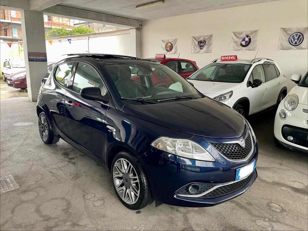 Lancia Ypsilon 1.2 69 CV 5 porte GPL Ecochic Unyca tetto nav sensori pelle