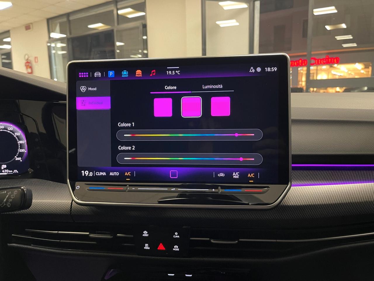 Nuova Volkswagen Golf 8.5 R-Line 2.0 TDI 150cv DSG