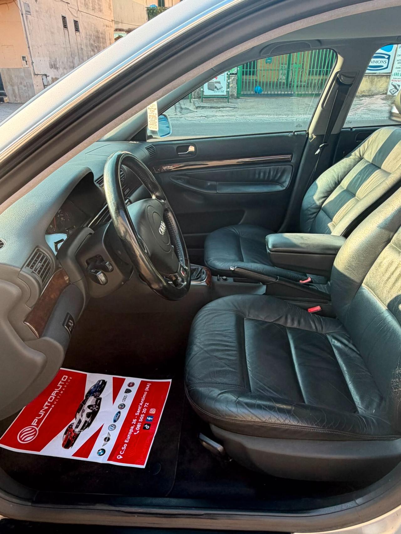 Audi A4 Avant 2.8 V6 quattro auto (5m)