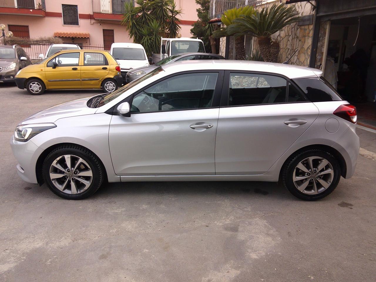 Hyundai i20 1.1 CRDi 12V 5 porte Comfort 14
