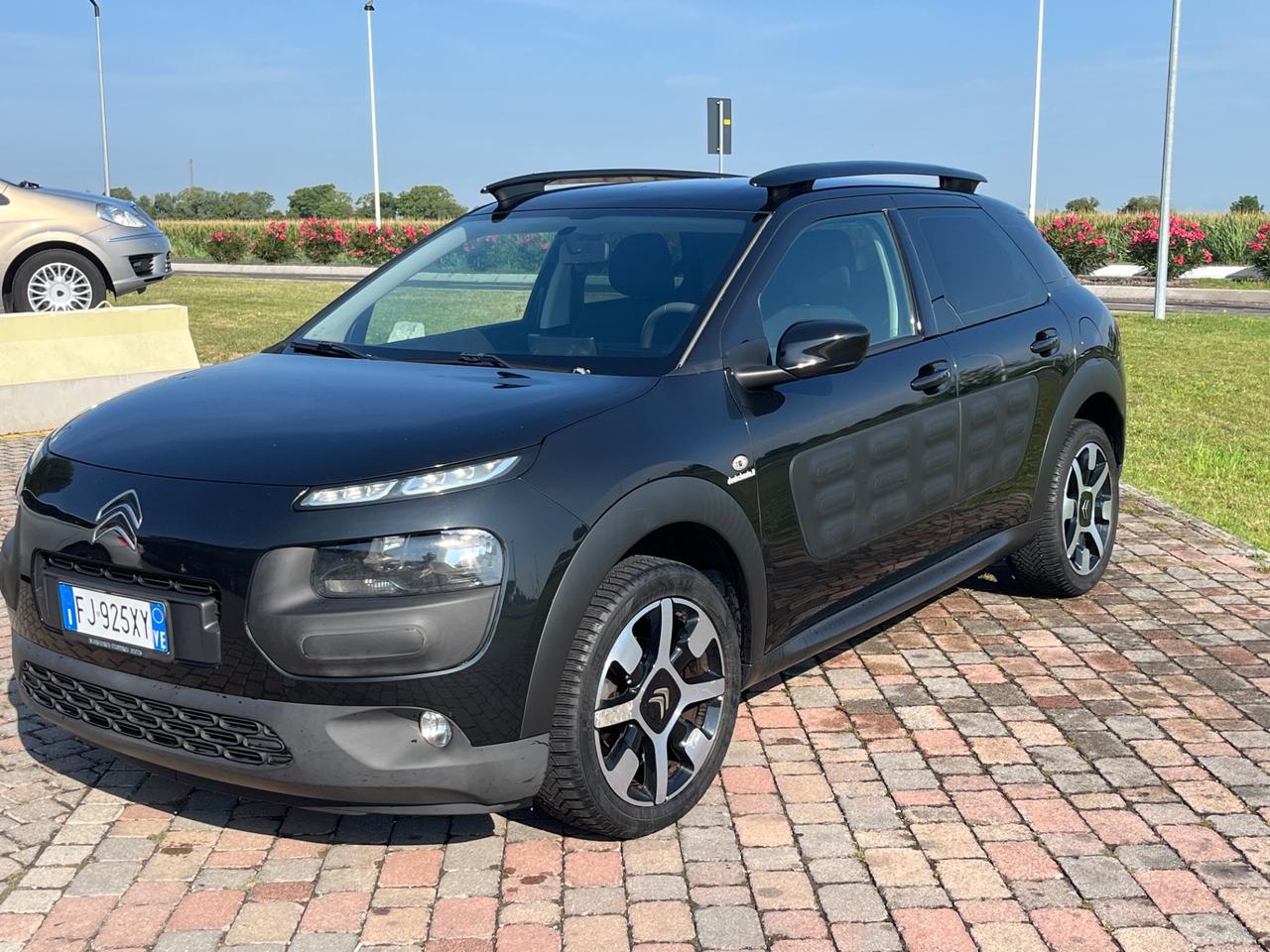 Citroen C4 Cactus BlueHDi 100 Shine Black Edition